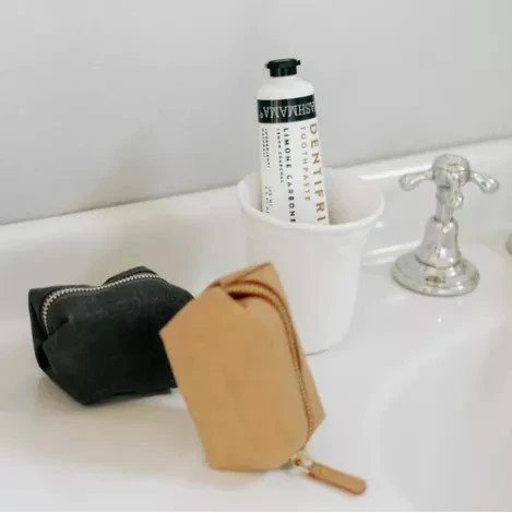 Customize Design Bio-degradable Kraft Paper Cosmetic Storage Bag (13) Customize Design Bio-degradable Kraft Paper Cosmetic Storage Bag (13)